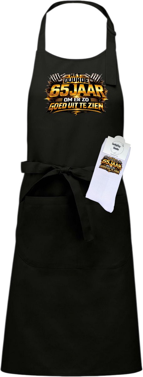 Keukenschort en sokken met tekst - Giftset - Goud het duurde 65 jaar - Moederdag - Vaderdag - Zwart - Verstelbaar - Cadeau idee - Verjaardag - Cadeau dames en heren - Liefste Opa en Oma cadeau - Kerst cadeau - Grappig cadeau - Onesize
