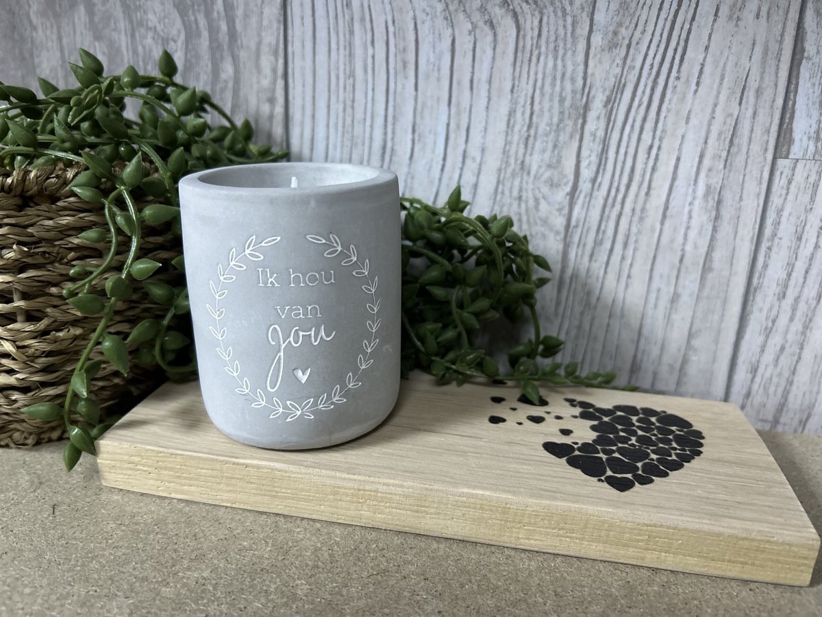 Creaties van hier Cement Candle Ik hou van jou met houten plankje - 8 cm – Cement – Kaars