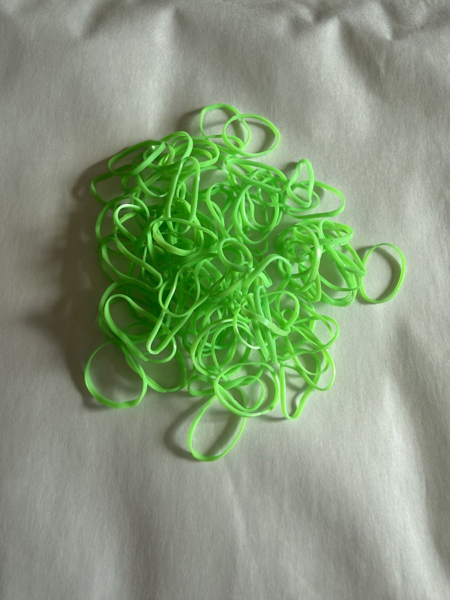 Rasta elastiekjes neon groen 100 stuks - party - feest - neonparty - haar accessoires