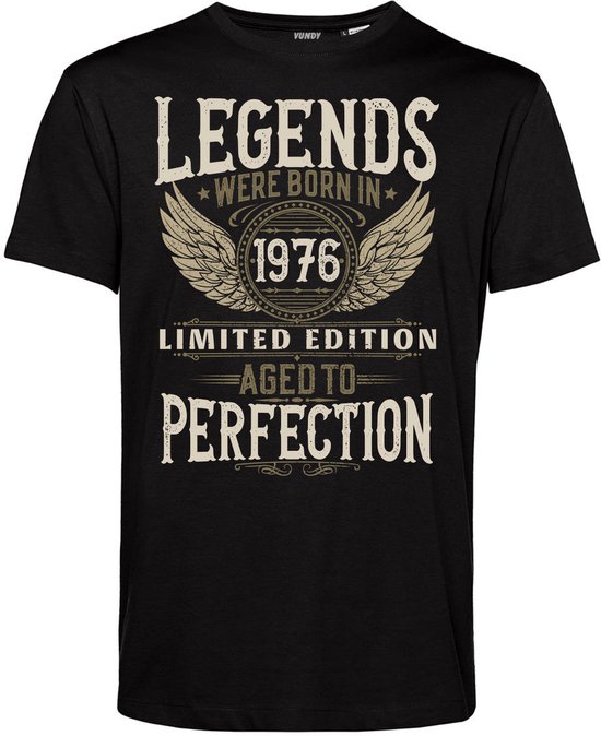 Zwart t-shirt met de tekst 'LEGENDS WERE BORN IN 1976 LIMITED EDITION AGED TO PERFECTION' en gevleugelde cirkel.