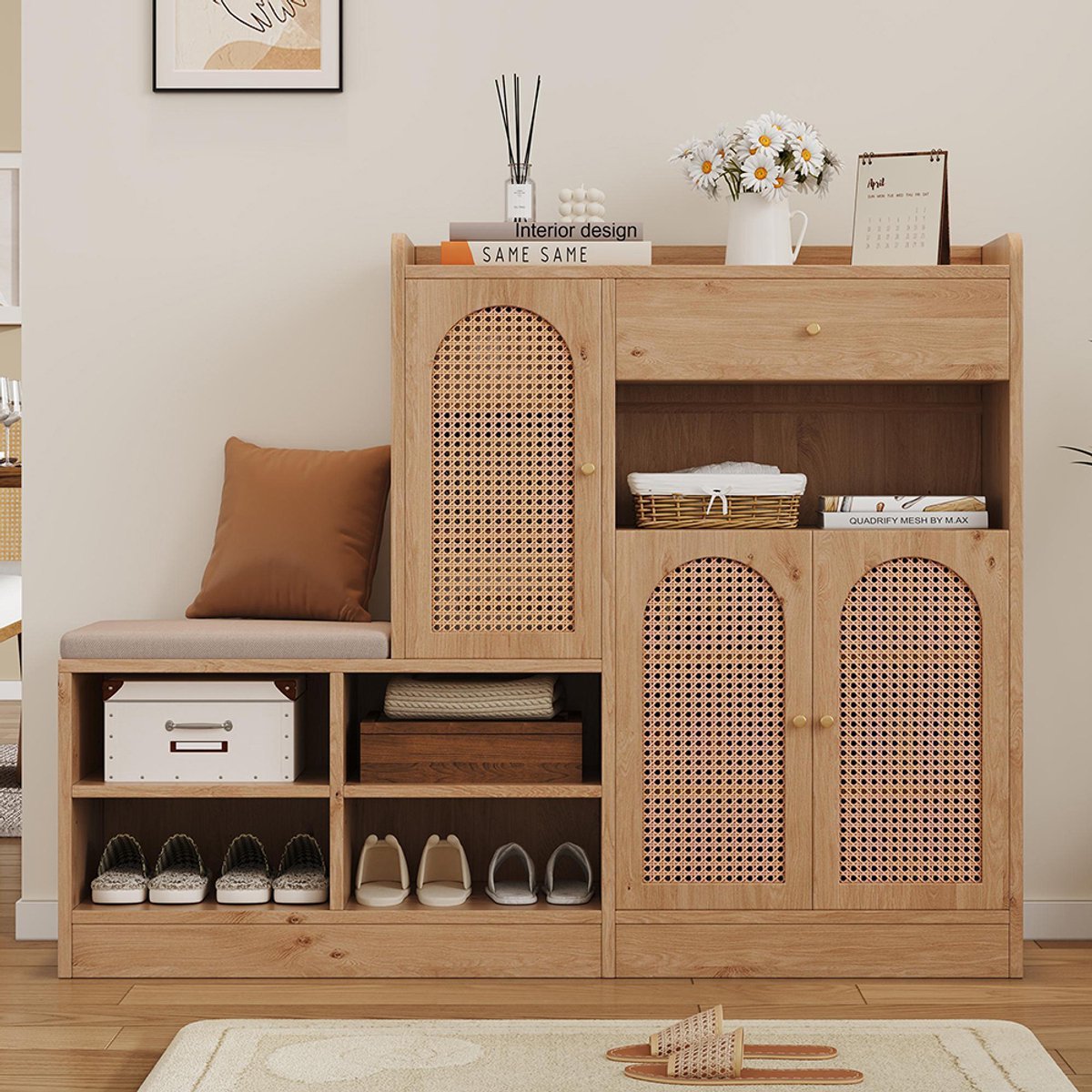 KOMHTOM Schoenenkast met gestoffeerde bank, drie deuren van gevlochten rotan en een lade. Multifunctioneel opbergmeubel met schoenenrek voor de gang. Houtlook, afmetingen: L 142 x D 35 x H 110 cm