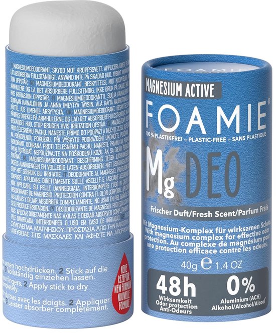 Deodorantstick in blauwe houder, met "Foamie Magnesium Active" en "Fresh Scent" tekst, 48 uur bescherming.