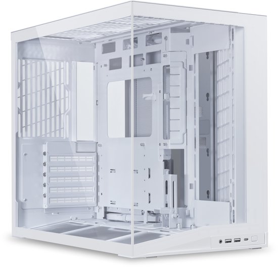 Un boîtier d'ordinateur blanc ouvert avec panneau latéral en verre, grilles de ventilation et ports.
