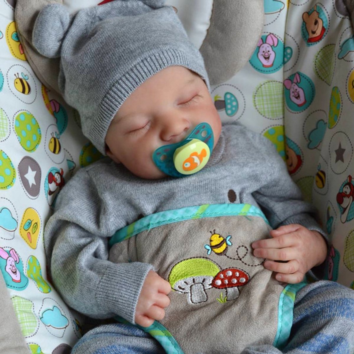 Levensechte Reborn Babypop - 48 cm - Volledig Siliconen Lichaam - Slapend - Waterdicht & Poseerbaar - Inclusief Kleding & Magnetische Speen - Realistisch Speelgoed — afbeelding 3