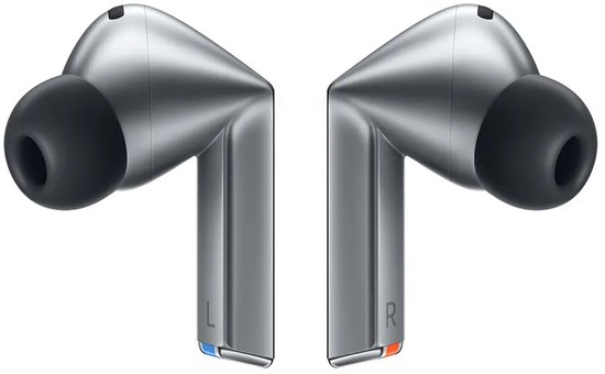 Linker en rechter Samsung Galaxy Buds3 Pro, zilverkleurig, met zwarte oordopjes.