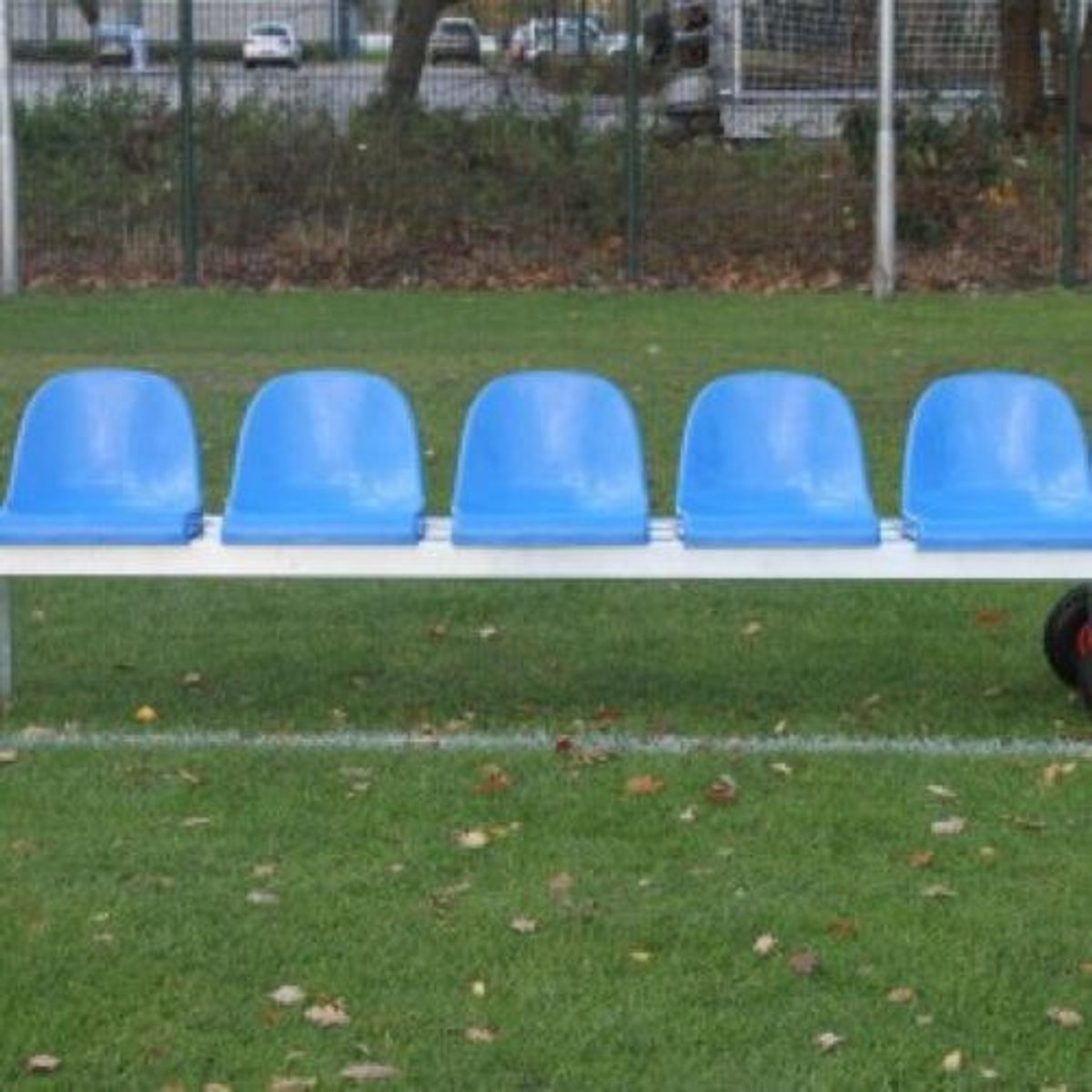 Zitbank Mobiel sportveld Aluminium met 4 zitkuipen in kleur naar keuze