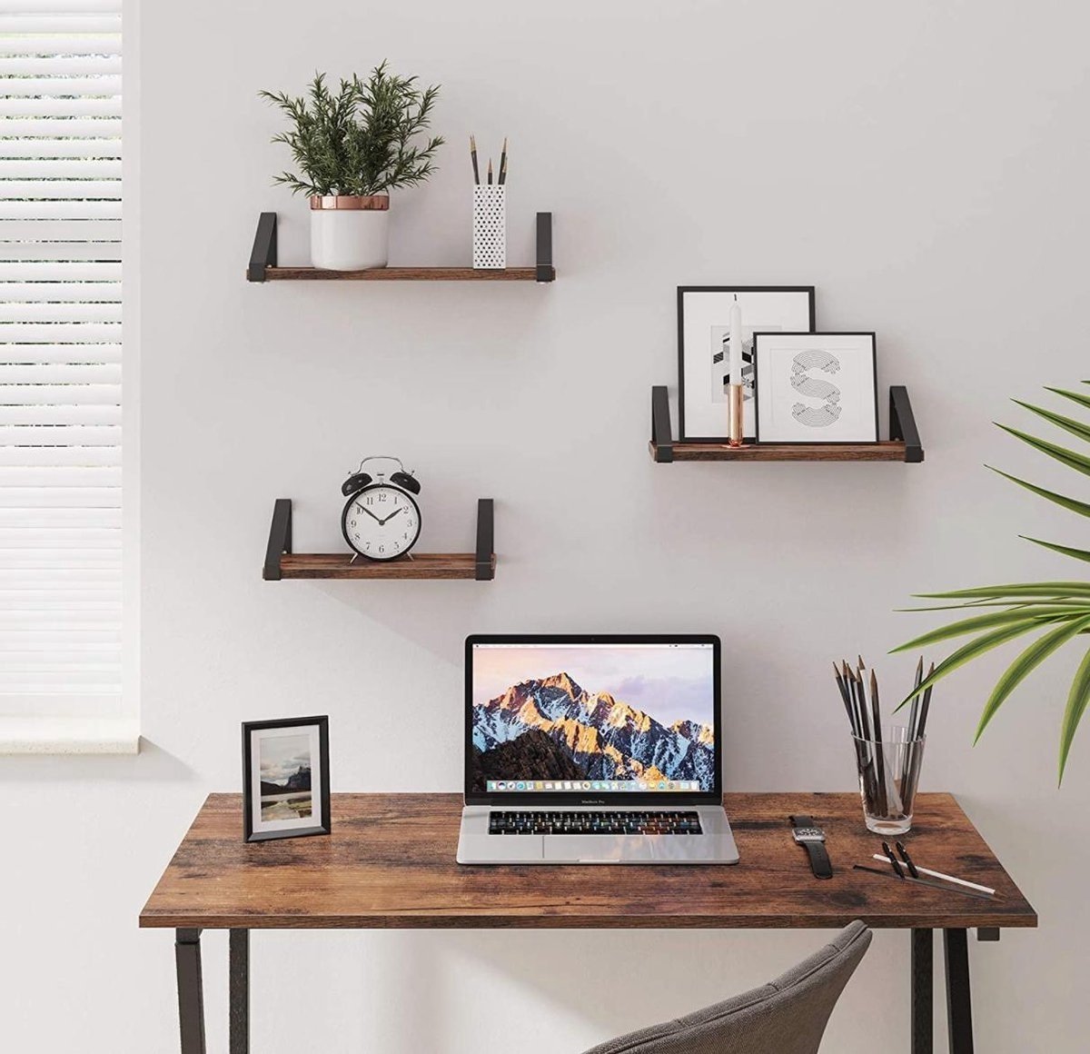 VASAGLE wandplank in industrieel ontwerp, zwevende plank, set van 3, wandmontage, 44,2 x 15,6 x 8,2 cm, stabiele plank voor presentatie, voor woonkamer, badkamer, keuken, vintage, LWS33BX