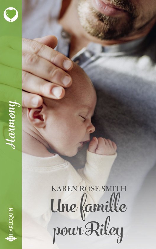 KAREN ROSE SMITH Une famille pour Riley. Een baby slaapt op de borst van een man, die zijn hand op het hoofdje van de baby legt.