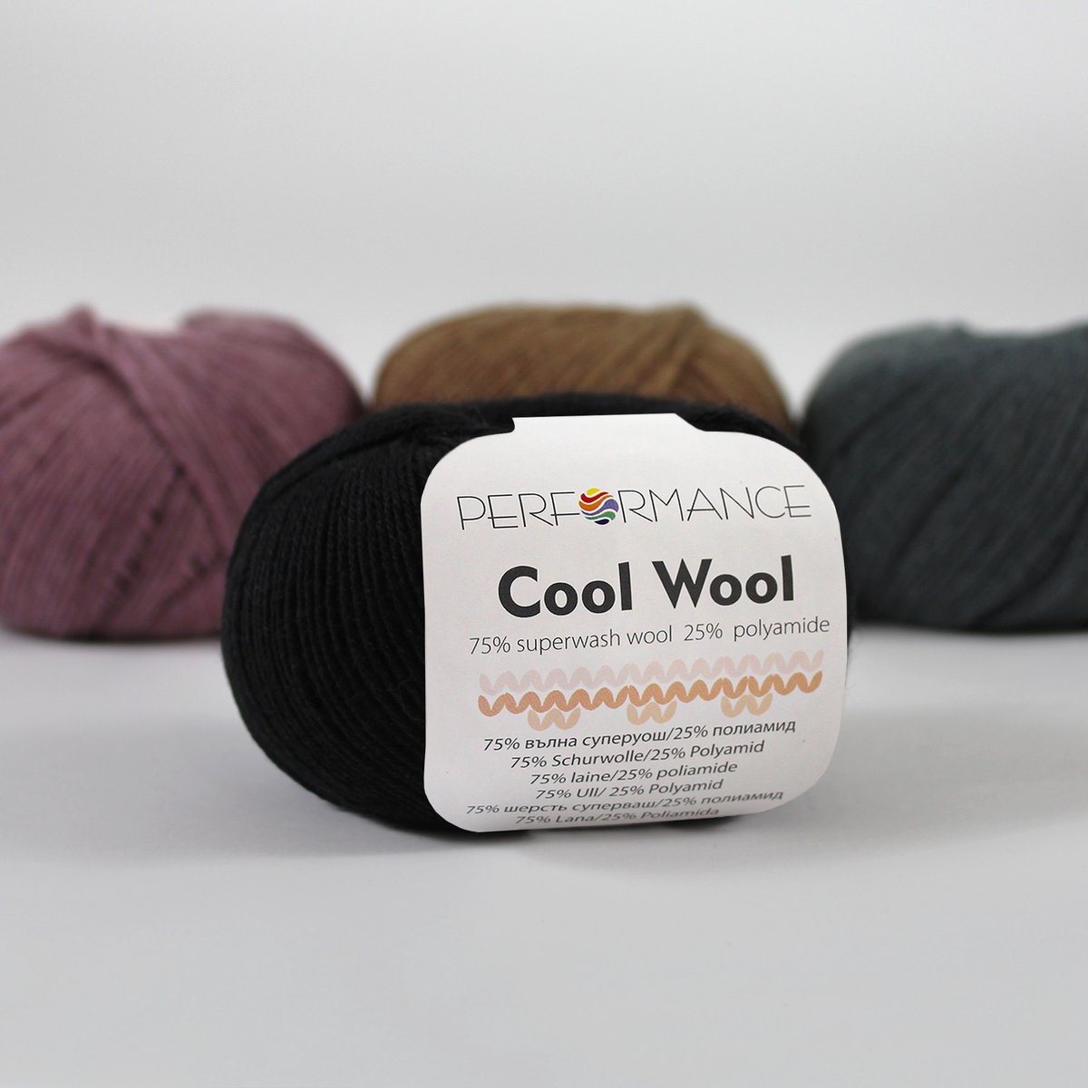 Cool Wool - zwart (01) - wol en polyamide haakgaren - breigaren - 5 bollen van 50 gram - pendikte 2 - 3 mm.