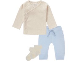 Noppies - Kledingset - 3 delig - Broek Naupli Lichtblauw - Shirt Nanyuki overslagshirt Oatmeal - 1 paar sokjes Oatmeal - Maat 68