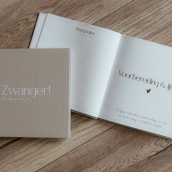 Crème zwangerschapsdagboek 'Zwanger! het begin van jou' opengeklapt op een pagina 'Voorbereiding & lijsten'.