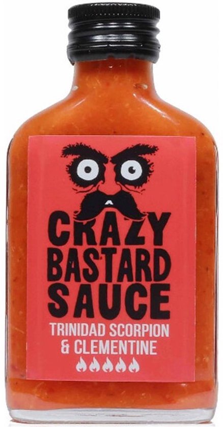 Flesje 'Crazy Bastard Sauce' met een oranje saus en een etiket met een mannelijk gezicht en de tekst 'Trinidad Scorpion & Clementine'.