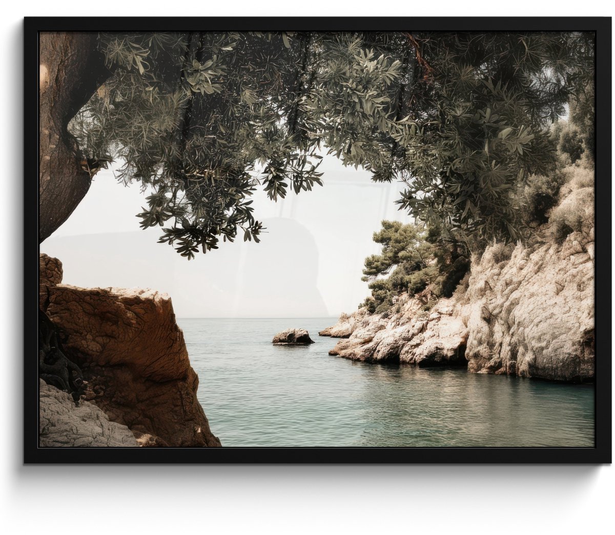 FrameYourWall Poster in lijst - Fotolijst 80x60 cm - Posters - Rotsen - Zee - Boom - Groen - Posterlijst zwart - Decoratie - Wanddecoratie woonkamer - Muurdecoratie slaapkamer