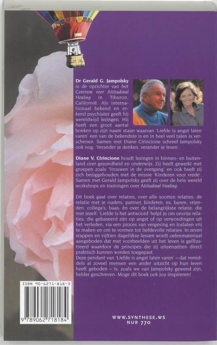Achterkant boek met roze rozen en heteluchtballon, auteursinformatie en ISBN.