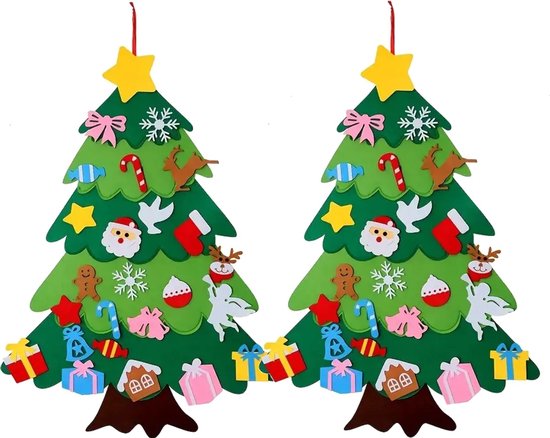 Twee identieke groene vilt kerstbomen (96cm hoog, 70cm breed) met gouden ster, rendieren, kerstman en cadeautjes.