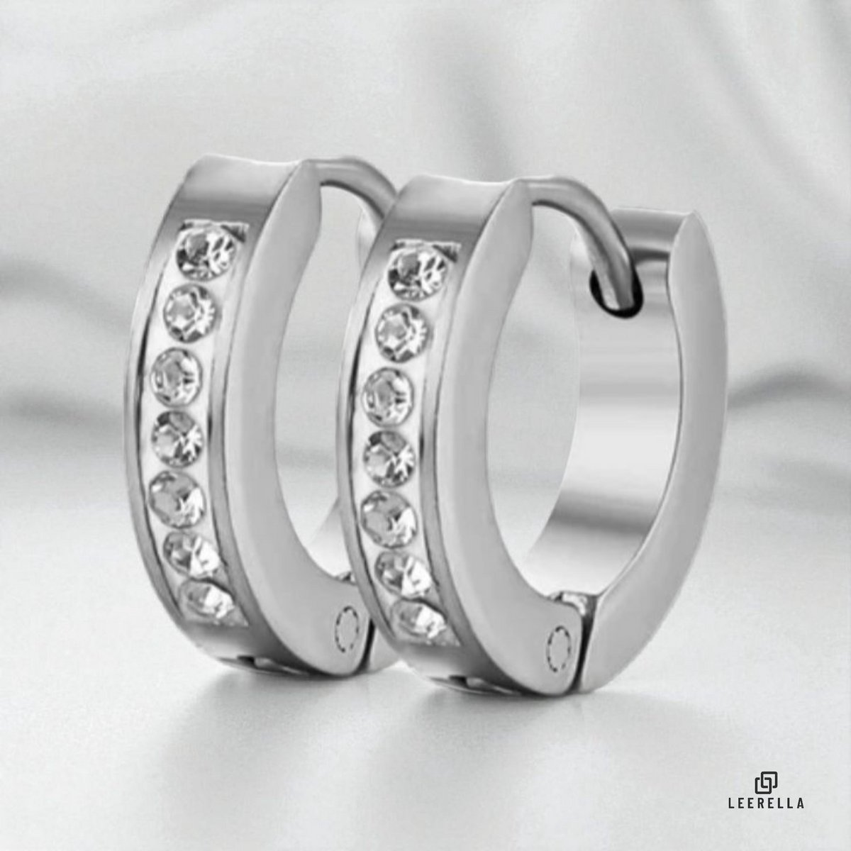 Leerella Zilverkleurige, RVS Oorbellen met Zirkonia - Stijlvolle Roestvrijstalen Oorbellen voor Dames & Heren - Duurzaam en Trendy Sieraden Cadeau