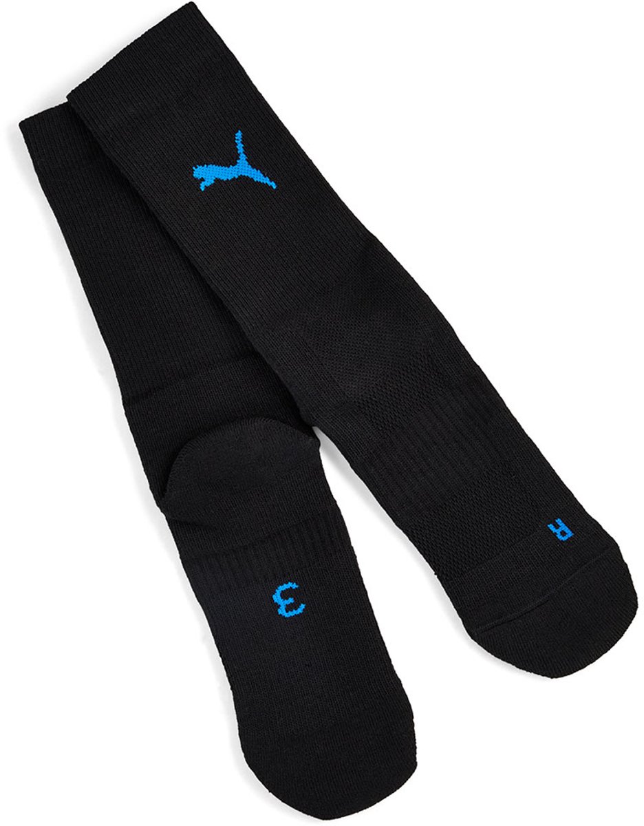 PUMA zwarte voetbalkorte sokken voor EU maat 35-38, met blauwe logo en nummer 3, geschikt voor mannen en vrouwen.