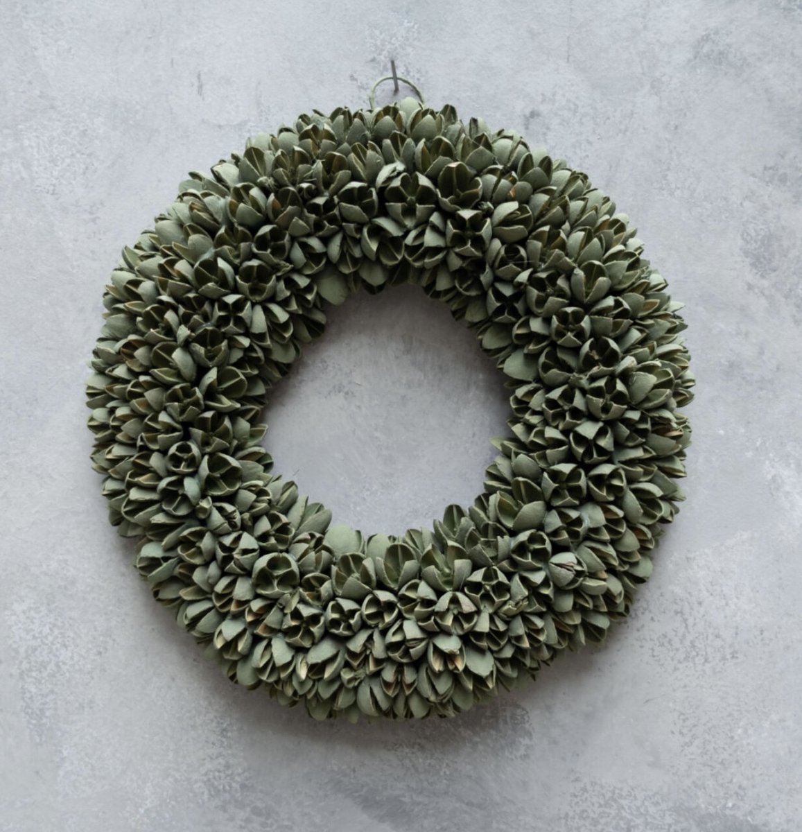 Krans Bakuli Laurel Groen | 40 cm - Laurel Green - Woonaccessoire - Woonaccessoires - Luxe - Sfeer - Christmas - Decoratief - Deco - Interieur - Landelijk - Industrieel - Chique - Groen kleurig - Kerstkrans - Sfeervol - Kerstmis Decoratie