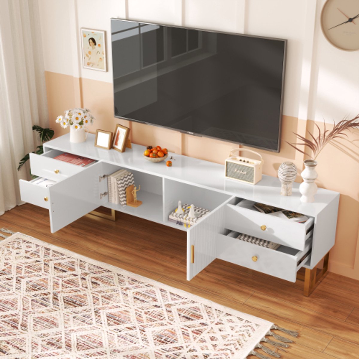 Wit TV-meubel met lage kast 70-79 inch – MDF, structuurdeuren, lades, gouden handgrepen en poten, modern design