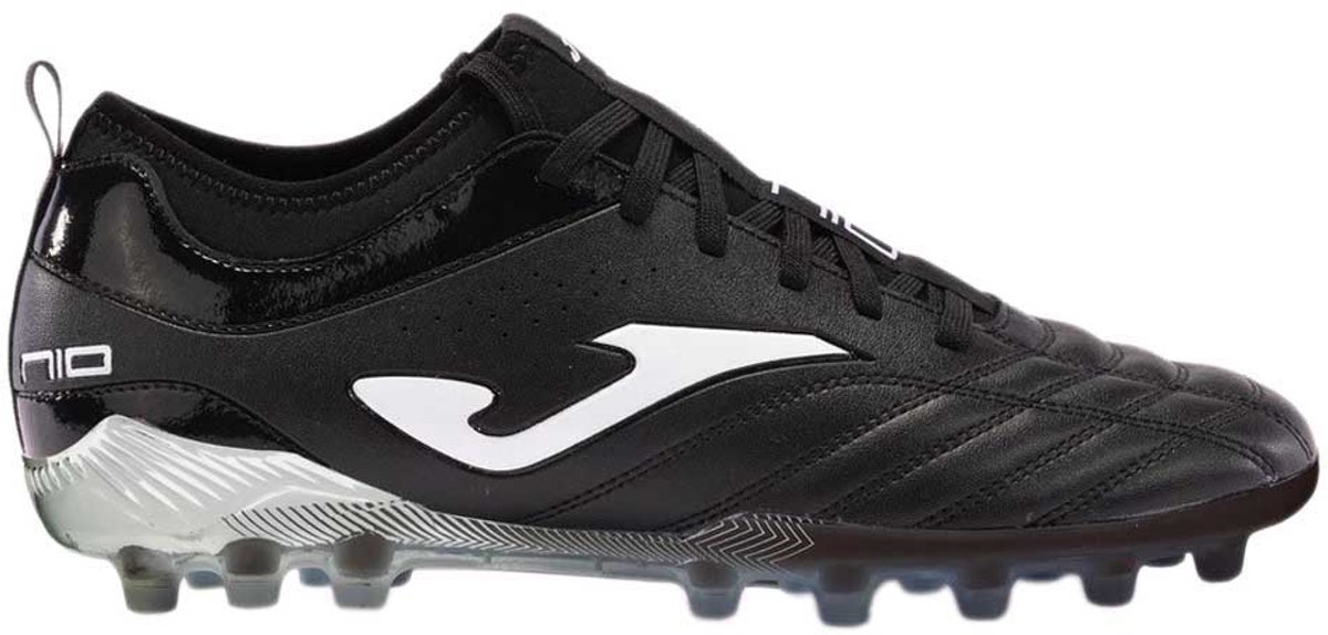 Zwarte Joma Numero-10 AG voetbalschoenen, EU 41, met een gestroomlijnd ontwerp en stevige grip voor kunstgrasvelden.