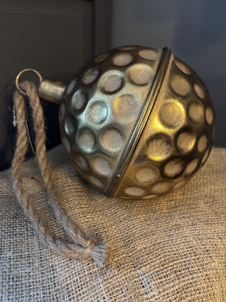 Kerstbal | Kerst ornament | Kerstmis | Feest | Goud | Countryfield | Woonaccessoires | Woonaccessoire | Decoratief | Deco | Decoratie | Sfeer | Winter | Winterse decoratie | Living | Inrichting | Woonkamer | Wonen | Woon accessoires | Accessoire | in