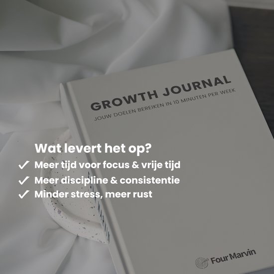 Crèmekleurig 'Growth Journal' op een witte ondergrond.