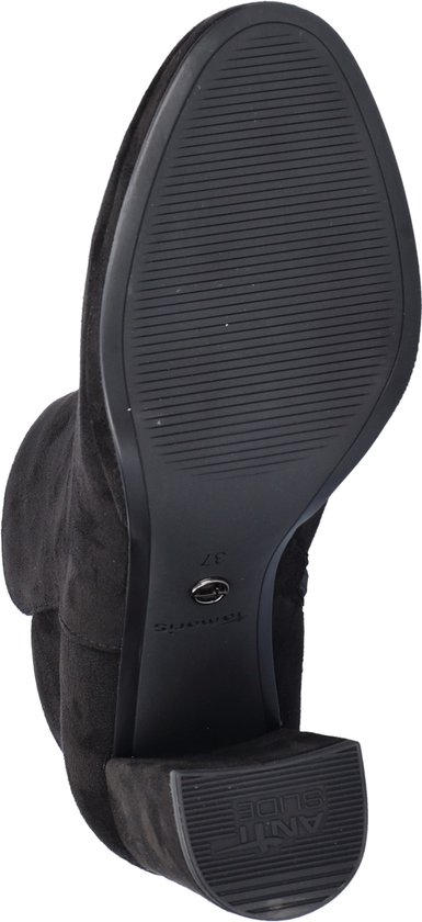 Zool van zwarte Tamaris enkellaars met blokhak en antislip profiel.