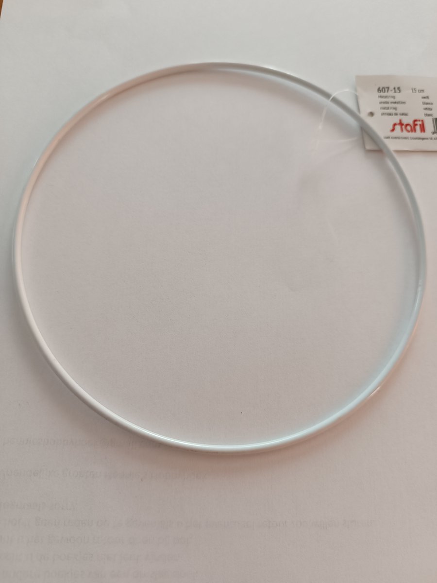 Metalen ring, wit 15cm