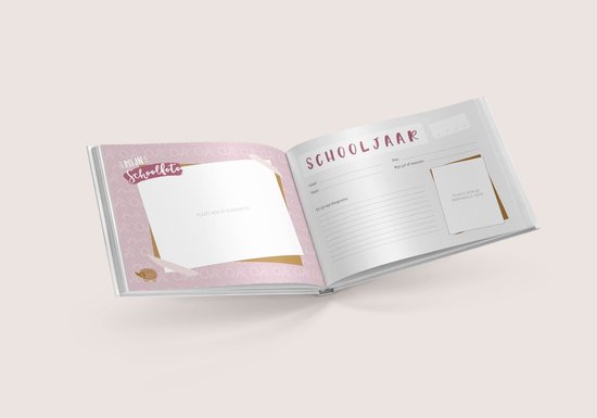 Maan Amsterdam Schoolfotoboek - Roze - A4 - Invulboek voor schoolfoto's - Fotoalbum geschikt voor 17 schooljaren klassenfoto/pasfoto - Inclusief bewaarenvelop