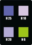 Vier kleurkaarten met letters en cijfers: H 25 blauwpaars, H 18 lichtpaars, H 20 lichtpaars, N 6 chartreuse.
