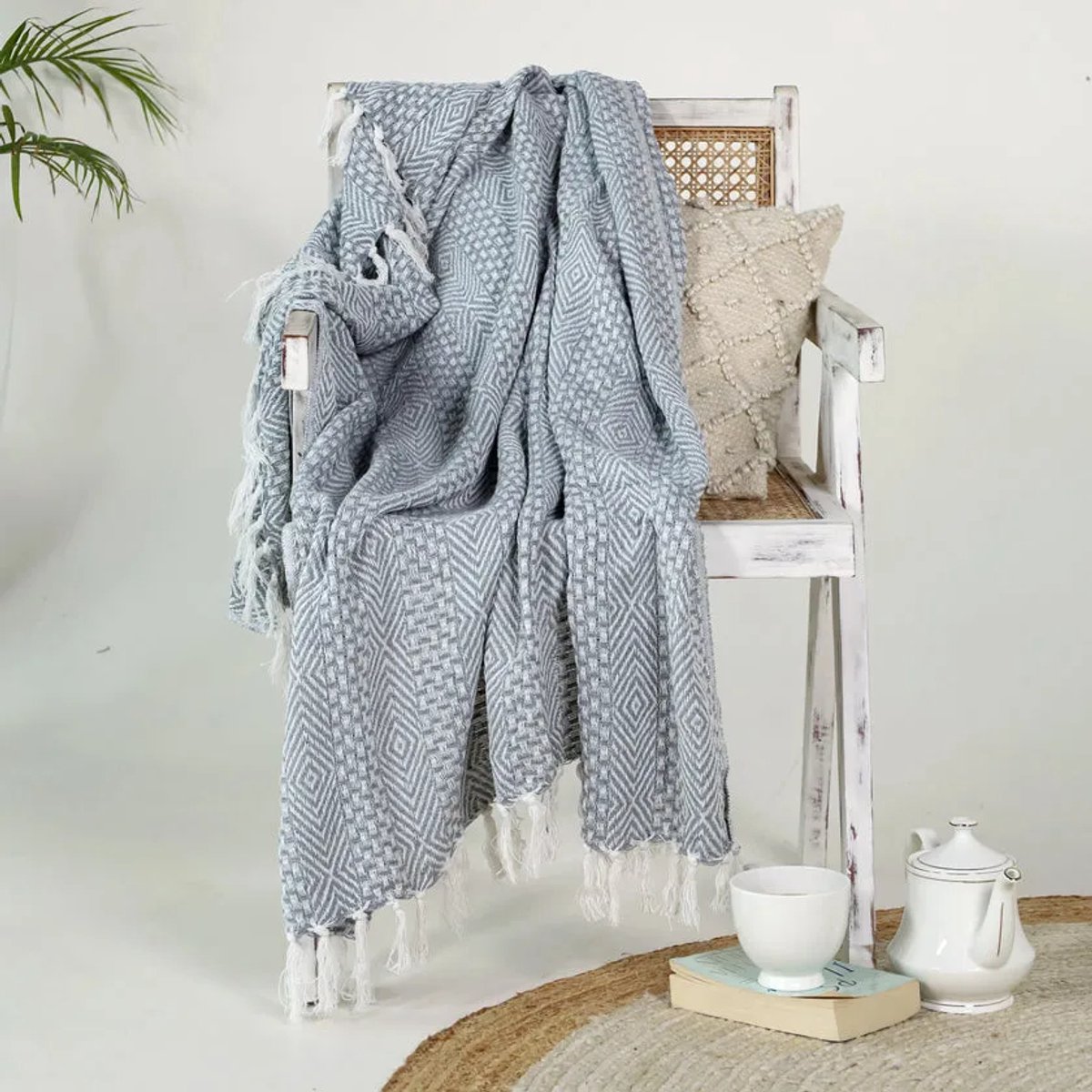 Urbane Hide | Handgeweven Zacht Geometrisch Plaid | SierPlaids | 125x155 cm | Met Franjes | 100% Katoen | Lichtblauwe