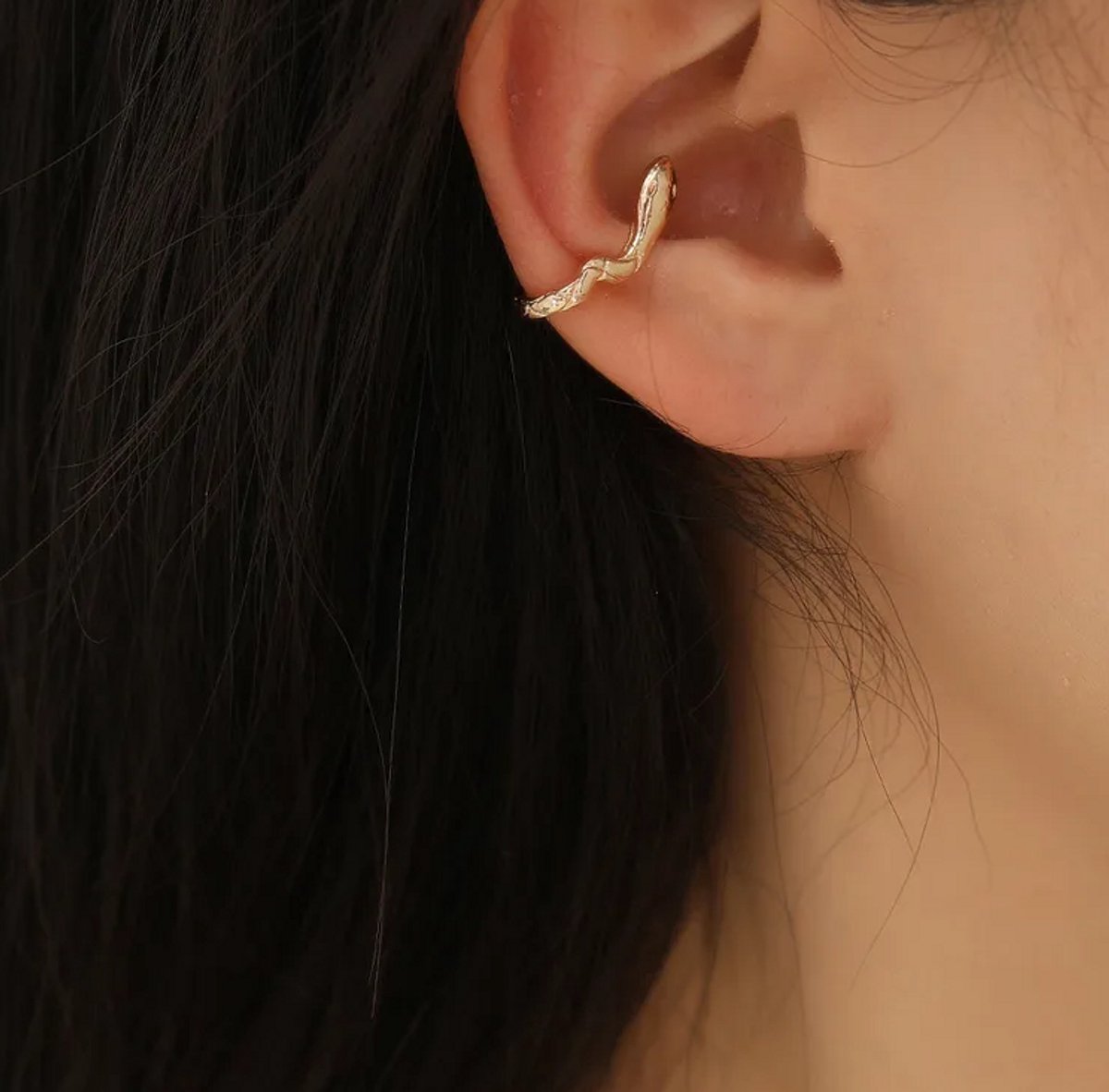 Slang ear cuff | goud gekleurd