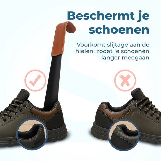 Zwarte schoenlepel met bruin lederen handvat die de hiel van schoenen beschermt.