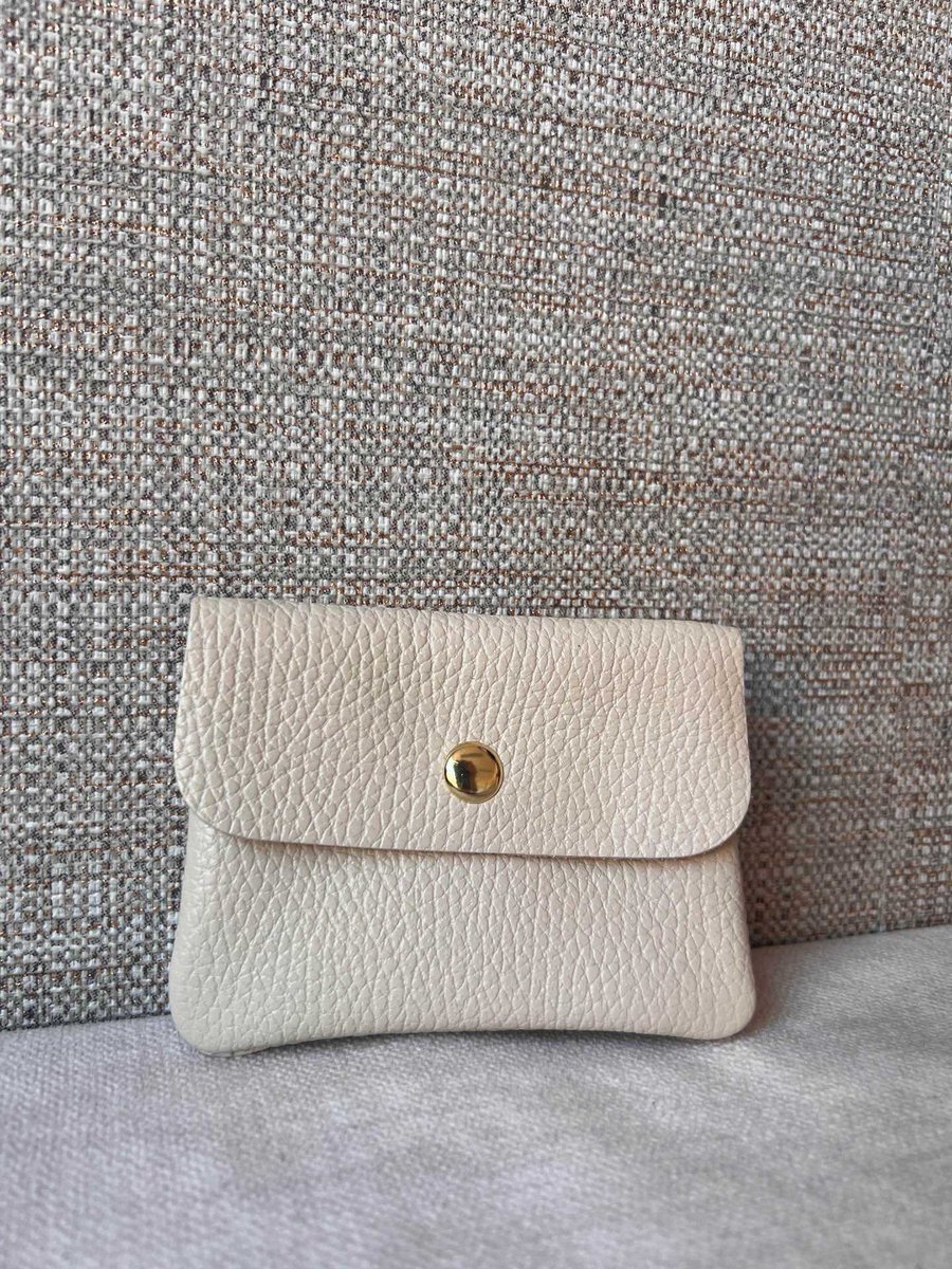 Portemonnee Beige Mat - Matte afwerking - 11 cm x 8 cm - Wallet - Licht - Mode - Geld - Betalen - Accessoires - Accessoire - Mode - Fashion - Echt leer - Leather - Dames - Vrouwen - Mama - Cadeau - Kado - Luxe uitstraling - Mini - Small Dame Trendy