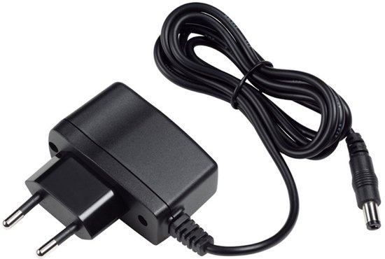 Zwarte stroomadapter met een Europese stekker en een zwarte kabel met een ronde connector.