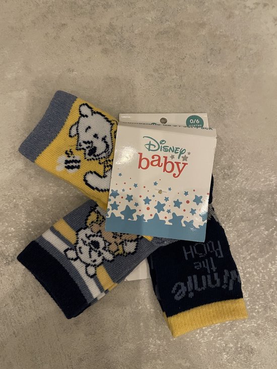Maminobaby.nl - Baby geschenkset - Winnie the pooh 3-delige sokjes - Fisher price bijtring - Hydrofiele doek - Kraamcadeau - Babyshower van Maminobaby.nl — afbeelding 4
