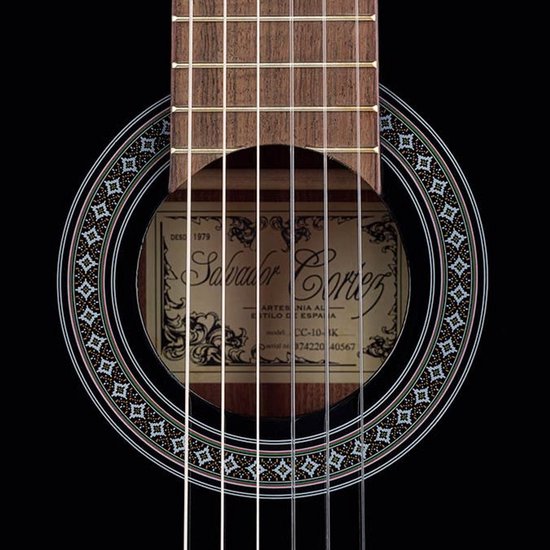 Salvador Cortez CC10- BK 4/4 guitare classique avec table en cèdre, noir brillant