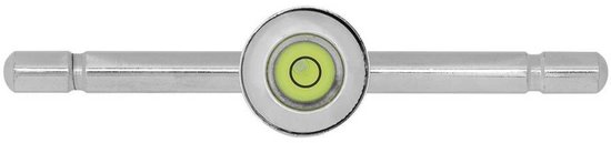 Niveau à bulle argenté avec liquide vert, au centre d'un support métallique.