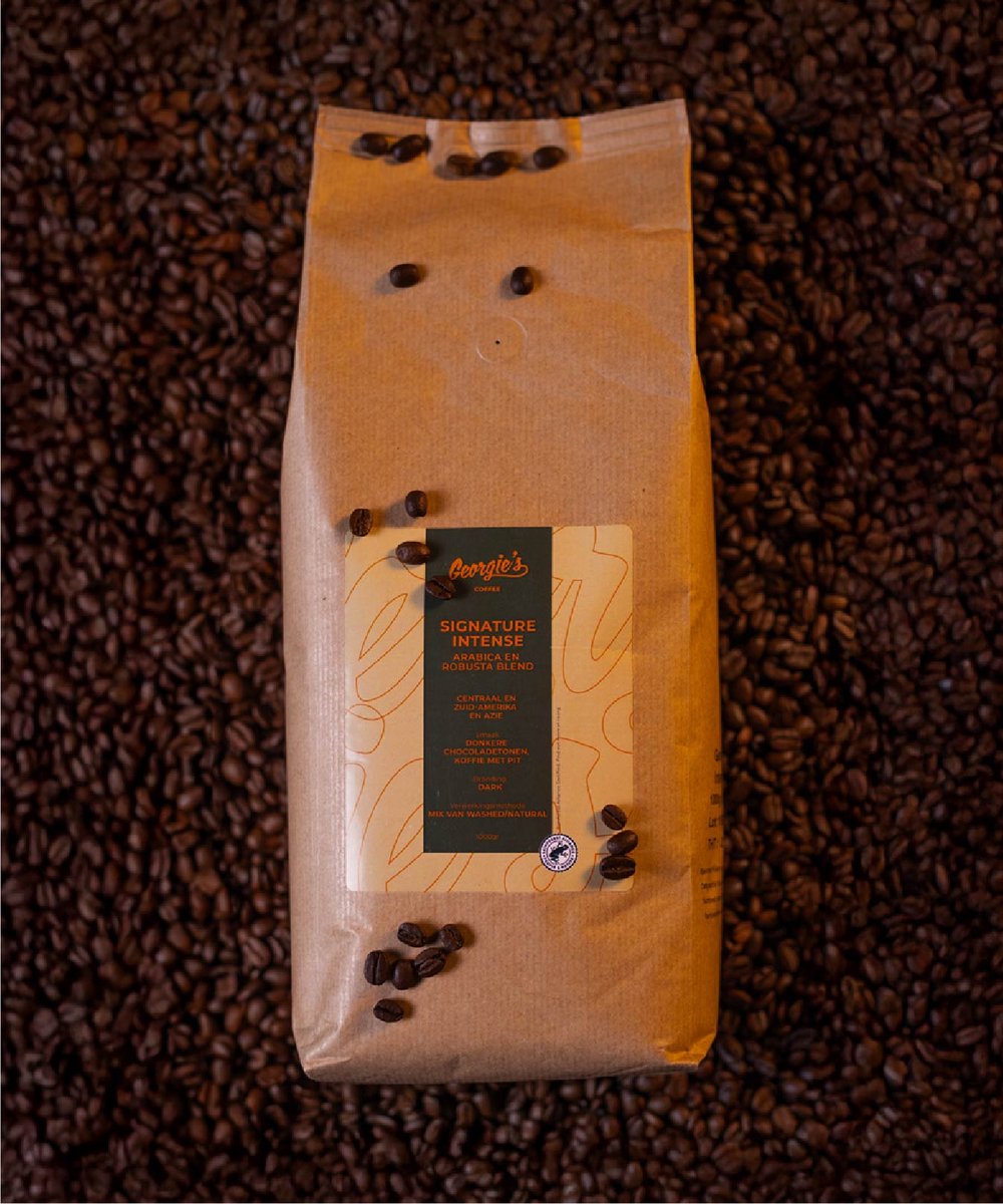 Georgies - Koffie - Signature Intense Koffiebonen 5x 1000gram – intensiteit 10/10 - 50% Arabica & 50% Robusta Blend – Vers Gebrande Espresso Koffiebonen – Dark Roast – Krachtig, Kruidig & Chocoladeachtig – Premium RFA Koffiebonen
