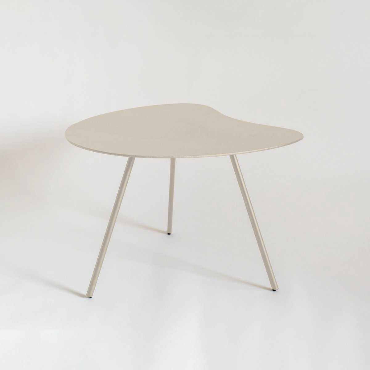 Bijzettafel Metaal Organische Vorm 35 cm – Rosemary Style 3 – Crèmewit – Sentimo