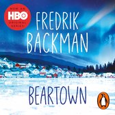 Couverture du livre Beartown par Fredrik Backman, avec un village enneigé sous des aurores boréales.
