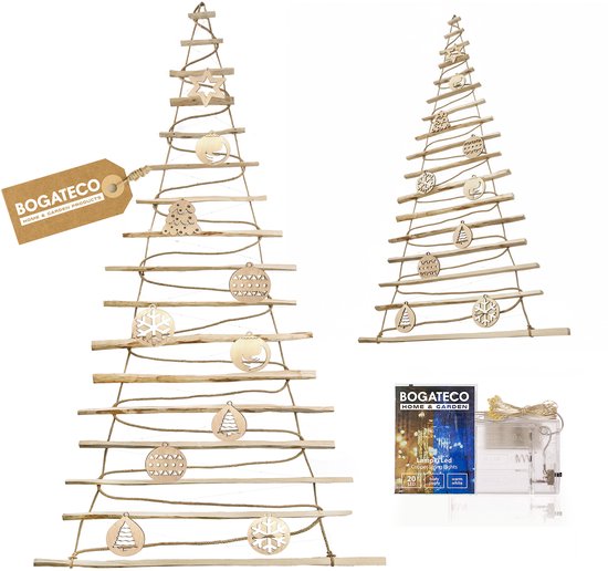 Arbre de Noël en bois avec corde et ornements en bois, incluant des guirlandes lumineuses LED.
