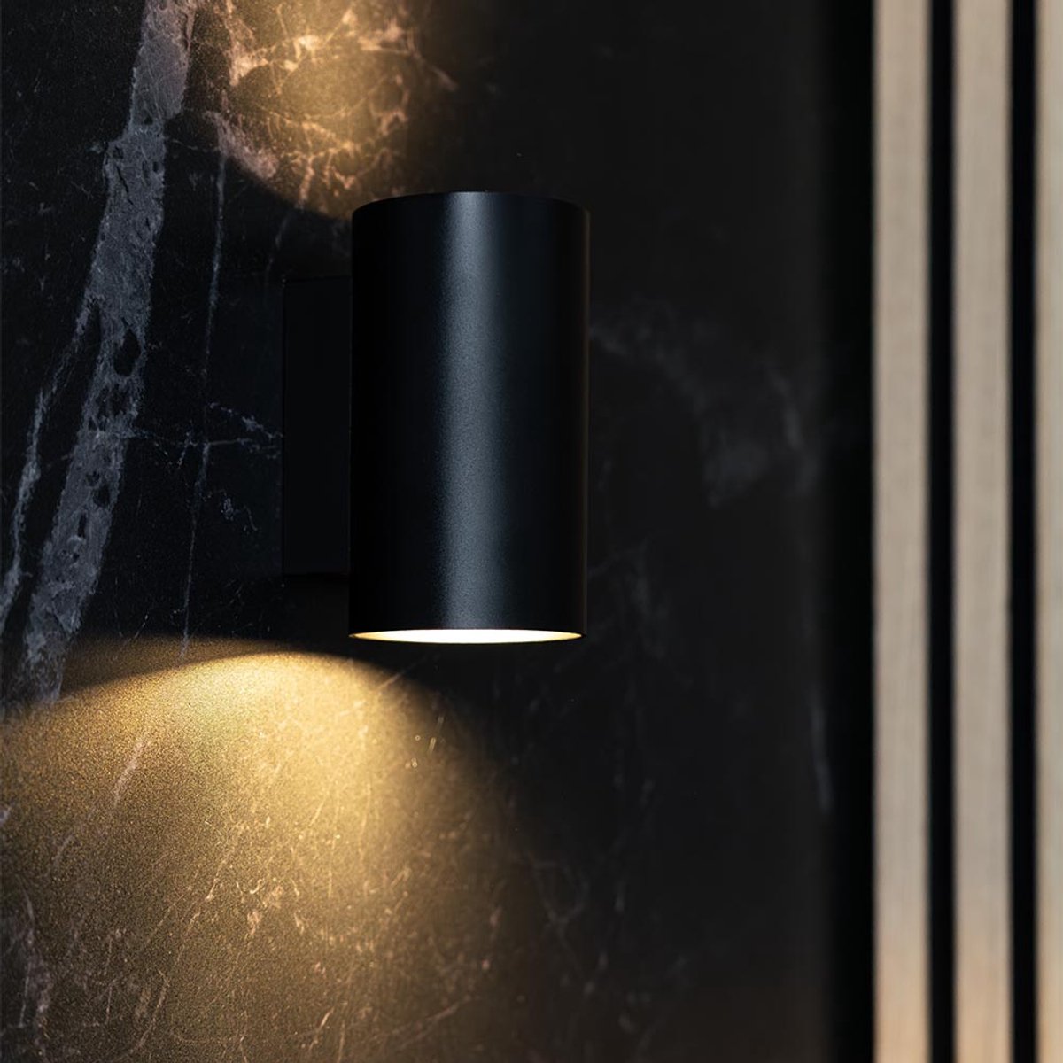 HOFTRONIC – Giove nero wandlamp rond – Dimbaar – Up en downlight – GU10 fitting – Mat zwart aluminium – IP20 – Binnengebruik