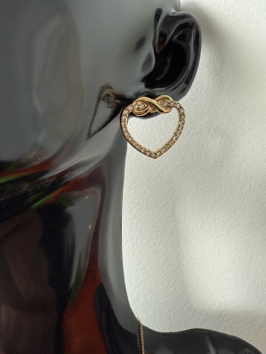 Hartje oorbellen met zirkonia steentjes verguld met 14k goud/ sOwiesO shop/ verjaardag cadeau/ elegante luxe oorbellen/