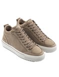 Beige suède mid-top sneakers met witte zolen en veters. De zijkant en de achterkant van de zool hebben het Rehab logo.