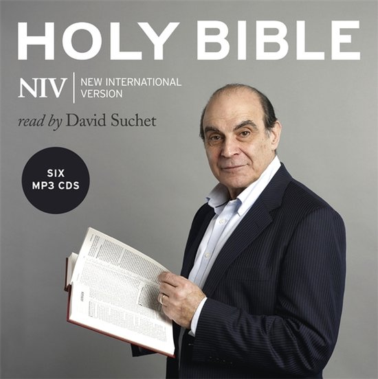 Man in donker pak met gestreepte blouse, houdt een boek vast. "HOLY BIBLE NIV NEW INTERNATIONAL VERSION read by David Suchet SIX MP3 CDS"