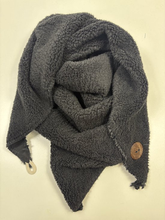 Driehoek Sjaal, Teddy van dik materiaal met knoop