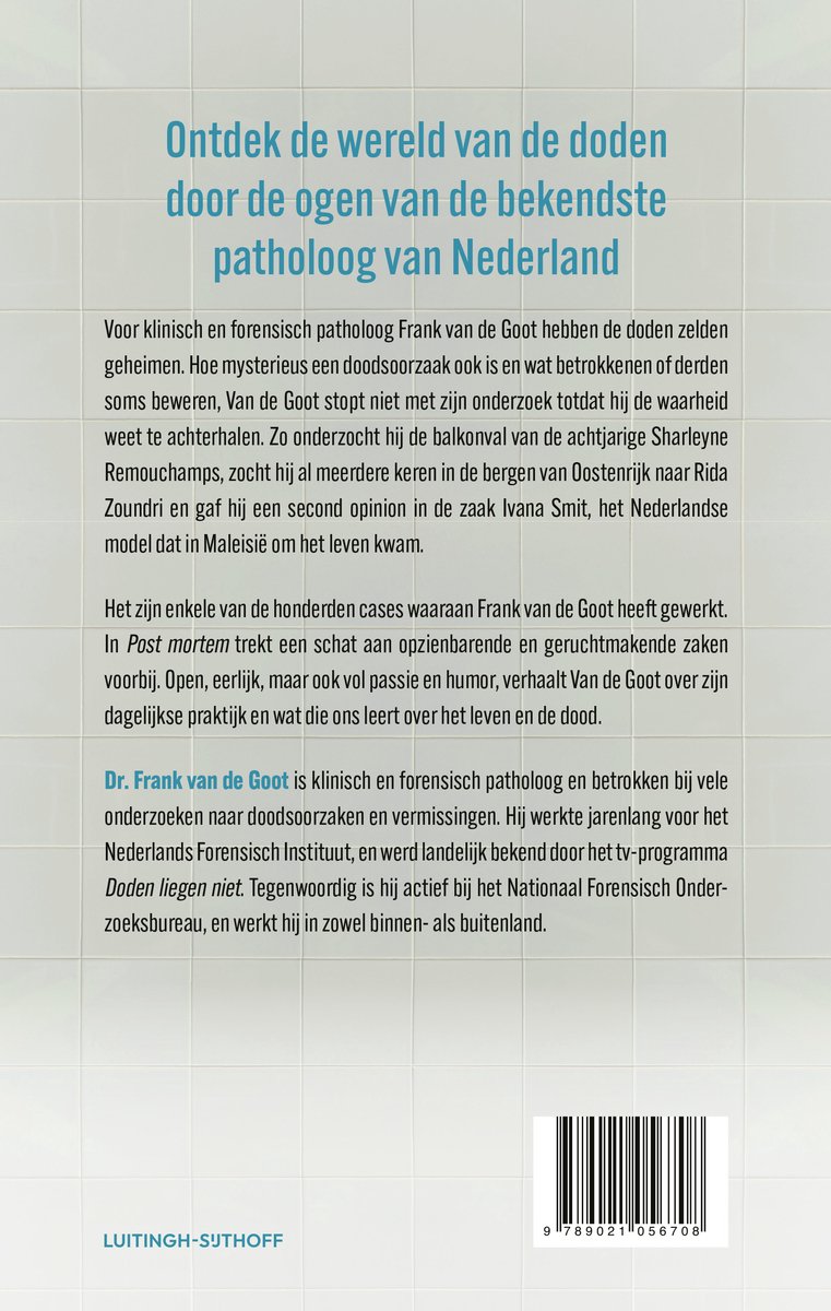 Achterkant boek 'Post Mortem' met tekst over Frank van de Goot, forensisch patholoog.