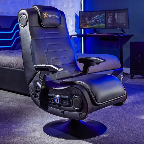 Zwarte X Rocker gamestoel met verlichting, audio en trilfunctie in slaapkamer.