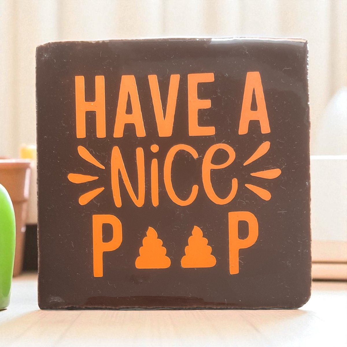 Hip Tegeltje met tekst-Have a nice Poop-Spreuk-Donkerbruin-Cadeau-Geschenk-Gift-Kado-Grapping-Aardigheidje-Zomaar